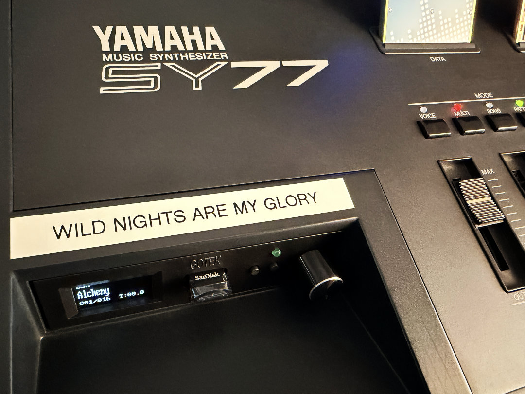 Image of Yamaha SY77 synthesizer with installed Gotek drive